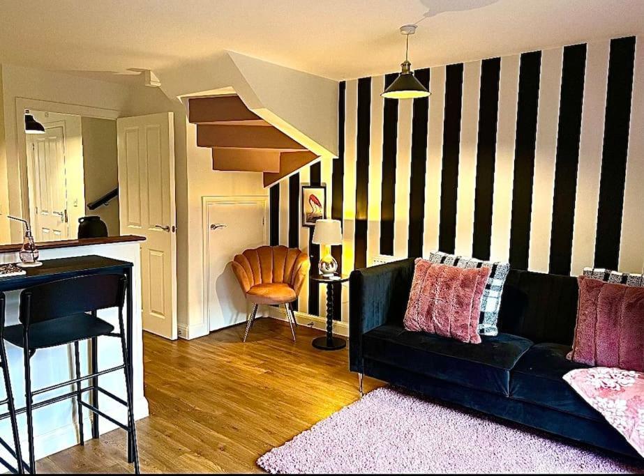 Lotus Haus - Wellington Homes - With Off Road Parking Birmingham Extérieur photo