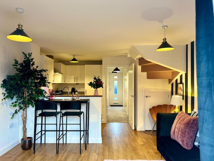 Lotus Haus - Wellington Homes - With Off Road Parking Birmingham Extérieur photo