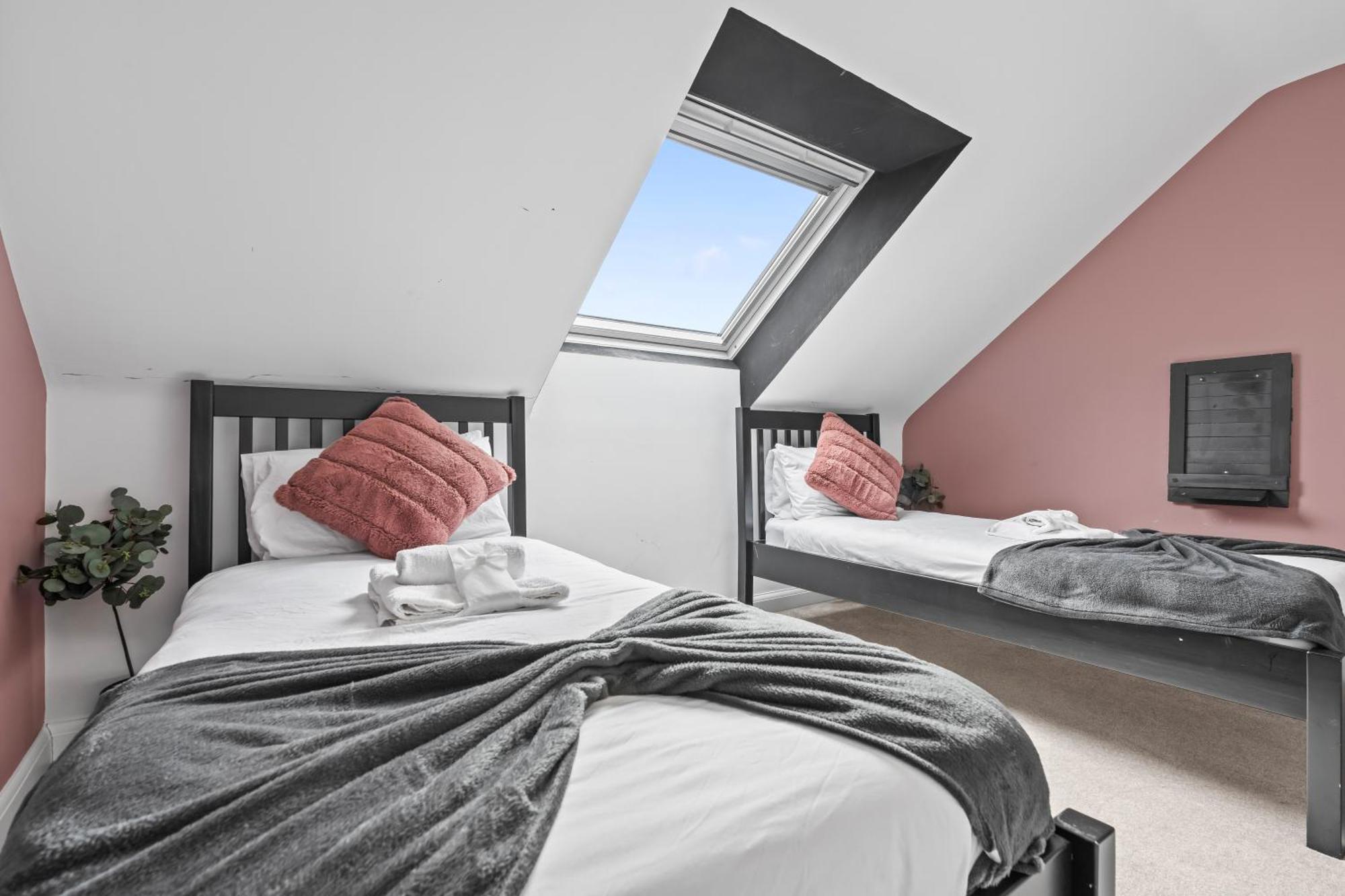 Lotus Haus - Wellington Homes - With Off Road Parking Birmingham Extérieur photo