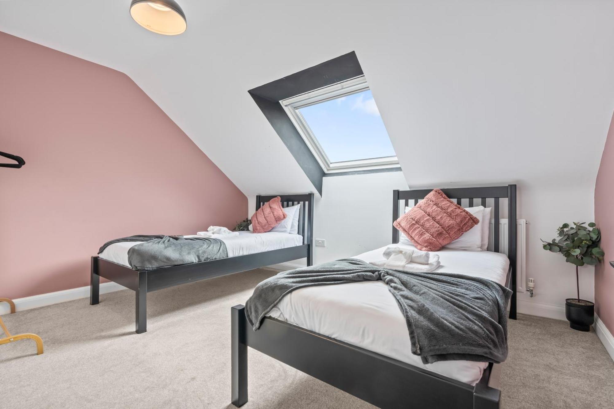 Lotus Haus - Wellington Homes - With Off Road Parking Birmingham Extérieur photo
